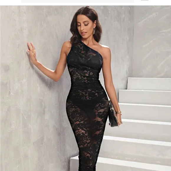 Sexy One Shoulder Lace Body-Con Dress | Color: Black | Size: M | Apalessi26's Closet